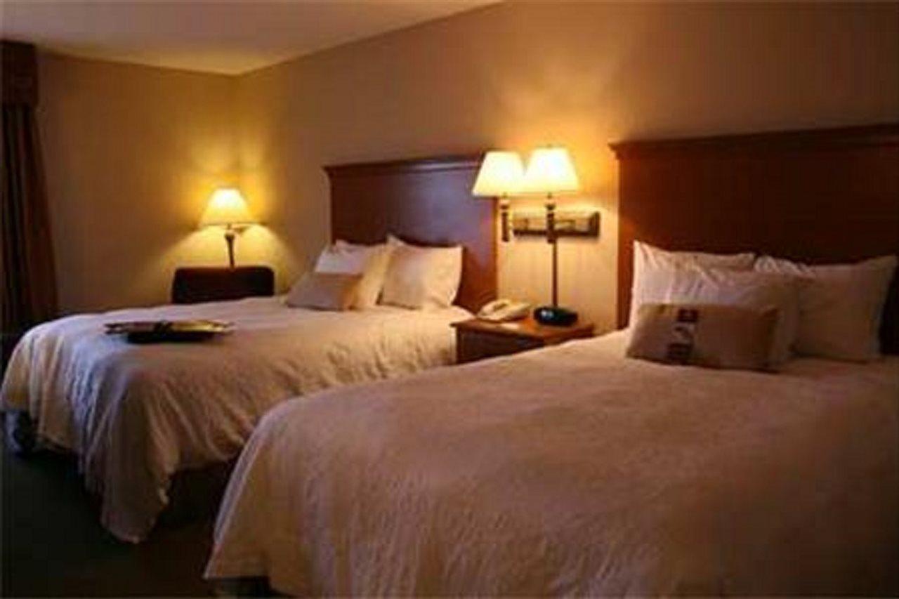 Hampton Inn О-Клер Екстер'єр фото